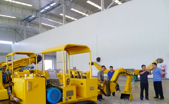 側(cè)卸式裝巖機 側(cè)卸式裝巖機